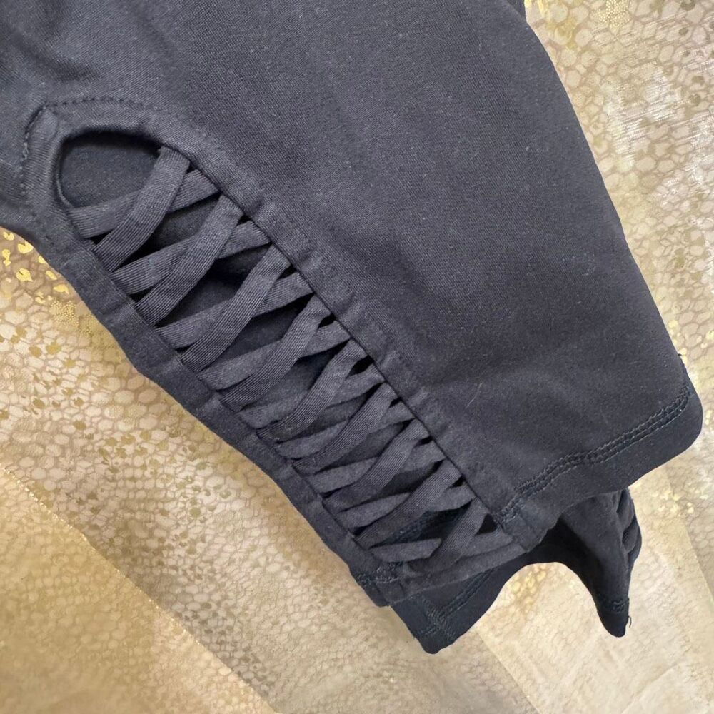 LIVI Active Black Mid Calf Cropped Lattice Tummy Compressing Leggings 14/16 - Picture 4 of 5
